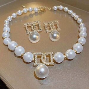NWT Elegant 3 pcs Large Pearl Necklace & Earrings Jewelry Set Exaggerated Letter